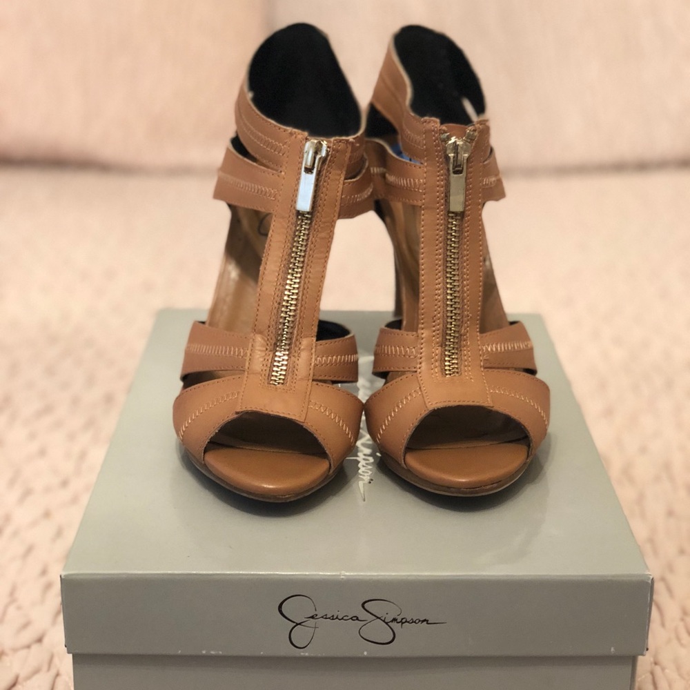 Jessica Simpson luggage leather heels size 7.5